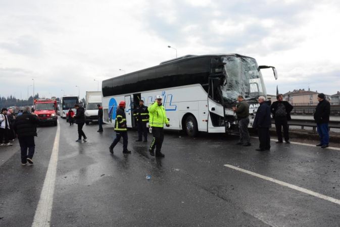 TEM’de 23 araç kazaya karıştı: 11 yaralı