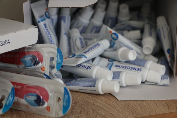 Depremzedelere Diş Macunu ve Diş Fırçası