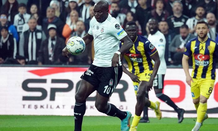 Aboubakar üçüncü döneminde ilk golünü attı