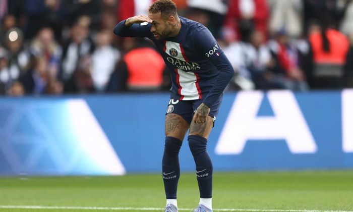 Sakatlanan Neymar sezonu kapattı