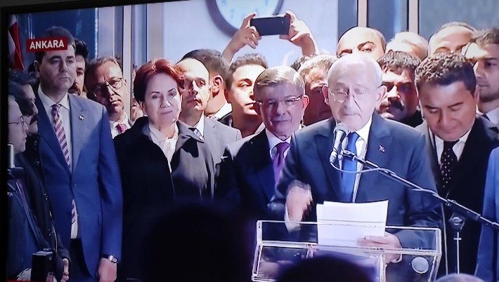 Masa’nın adayı ortalığı karıştırdı: Sosyal medyada birbirilerine girdiler!