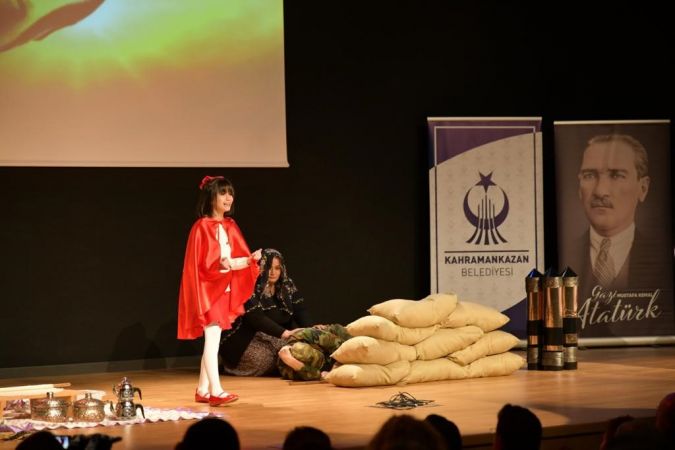 3 Kuşak Bir Arada İstiklal Marşı Okudu