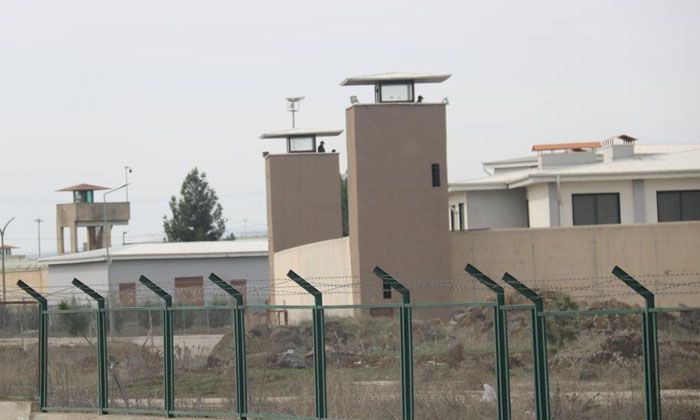 300 tutuklunun bulunduğu Diyarbakır D Tipi Kapalı Ceza İnfaz Kurumu boşaltıldı