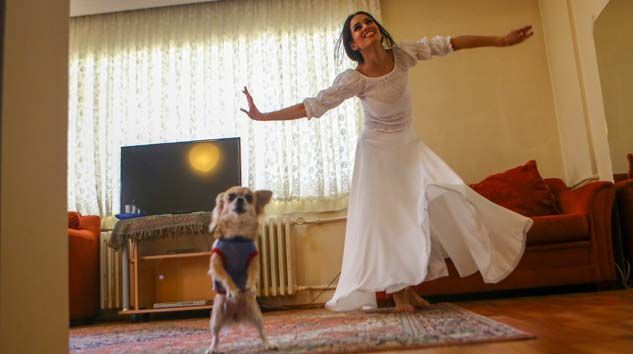 Ünlü dansçı Khatoon Fallah evinden online eğitim veriyor