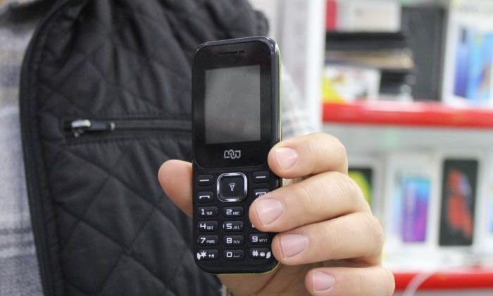 Tuşlu telefonlar deprem çantasına girdi Tuşlu telefonlar deprem çantasına girdi