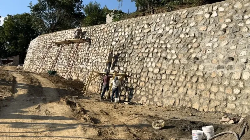 Irak sınırında istinat duvarı çalışması devam ediyor