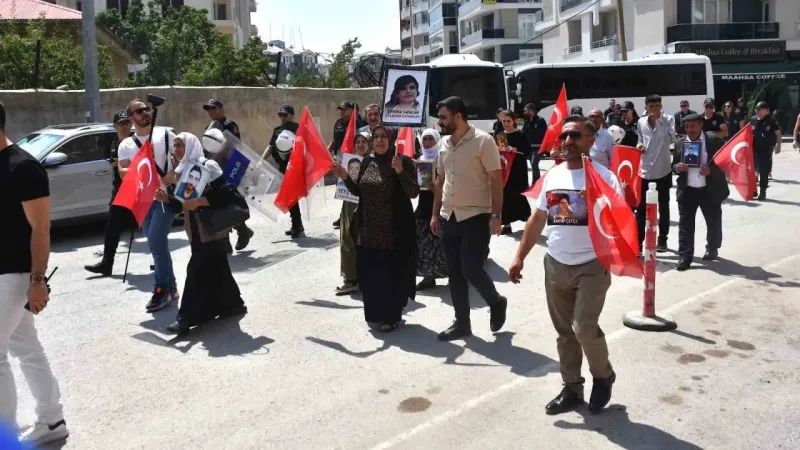 Van annelerinin evlat nöbetine bir aile daha katıldı