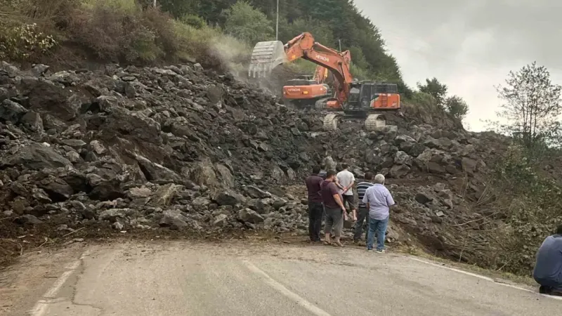 Ordu’daki yol çalışmasında orantısız patlatılan dinamit, Karadeniz-Akdeniz yolunu 8 saat trafiğe kapattı