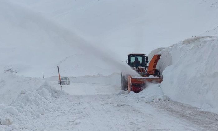 Türkiye’nin büyük bir bölümü ilkbaharı karşılarken Van’da karla mücadele sürüyor Türkiye’nin büyük bir bölümü ilkbaharı karşılarken Van’da karla mücadele sürüyor