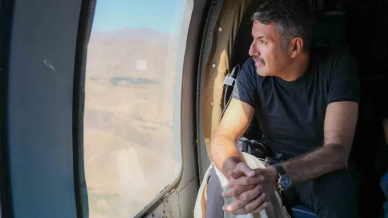 Vali Çelik, Türkiye ile İran sınırdaki duvar çalışmalarını inceledi Vali Çelik, Türkiye ile İran sınırdaki duvar çalışmalarını inceledi