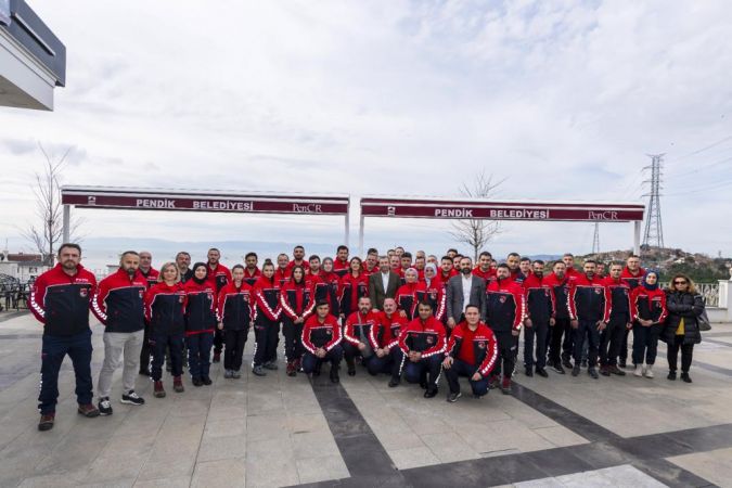 Ekipler 40 canı enkaz altından kurtardı