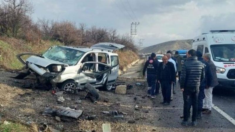 Malatya’daki kazada Abdülkerim Akyüz ve Züleyha Akyüz hayatını kaybetti Malatya’daki kazada Abdülkerim Akyüz ve Züleyha Akyüz hayatını kaybetti