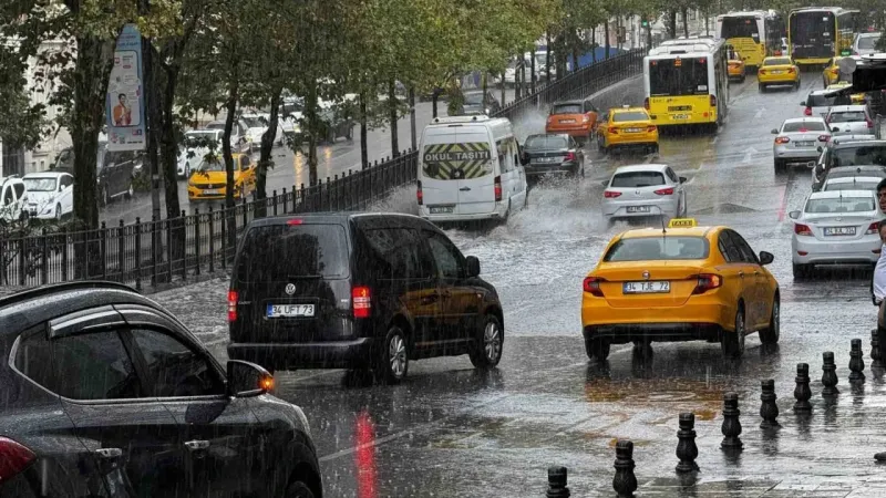 İstanbul’da sağanak yağış etkili oluyor