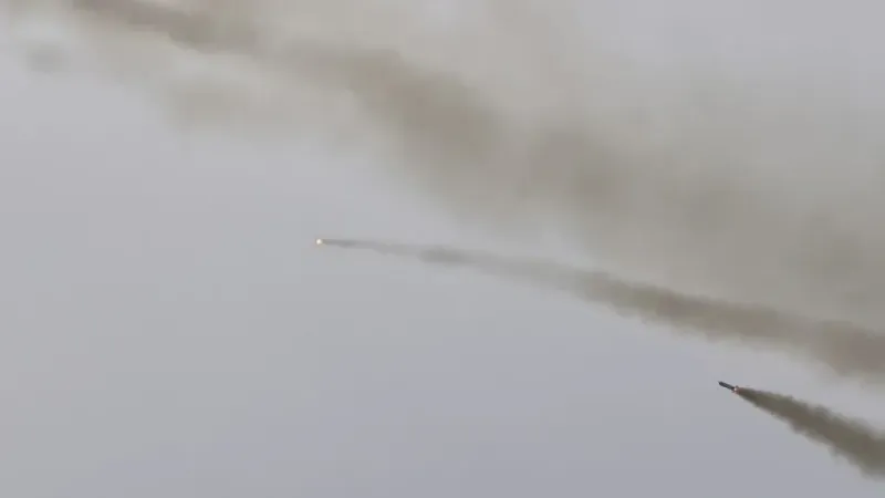 Kuzey Kore lideri Kim: “Orduyu yeni topçu silahları ile donatın”