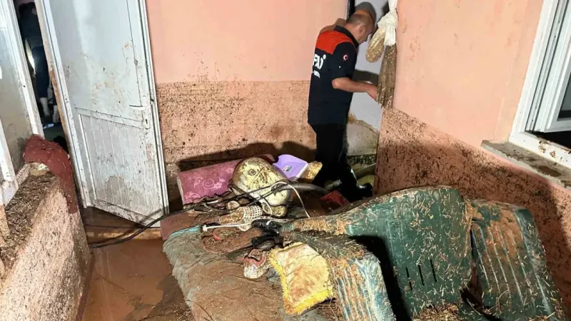 Sivas’ta sağanak sele yol açtı: 20 ev sular altında kaldı