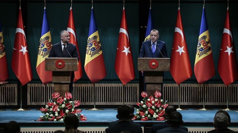 Cumhurbaşkanı Erdoğan: Moldova’daki FETÖ okullarının Türkiye Maarif Vakfı’na devredilmesini bekliyoruz