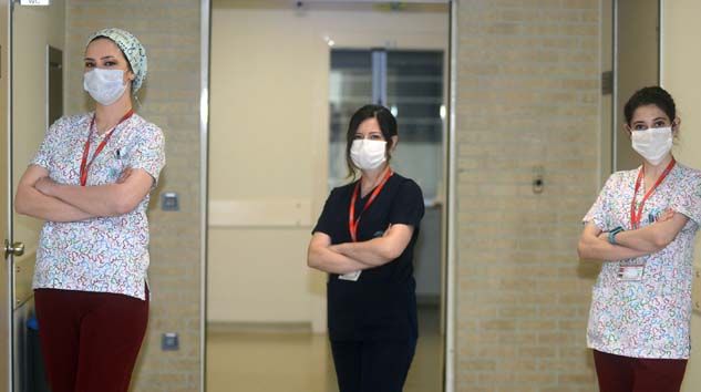 Eğitime uzaktan devam edip Koronavirüsle savaşıyorlar