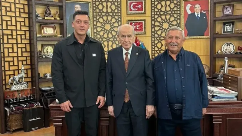 Mesut Özil, MHP Genel Başkanı Bahçeli’yi ziyaret etti