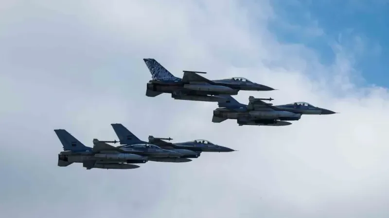 Ukrayna, bir F-16 savaş uçağının düştüğünü açıkladı