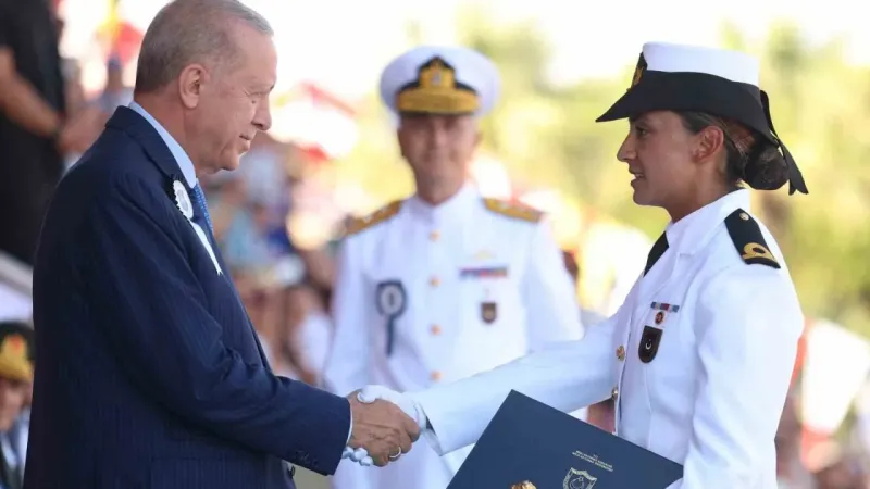 TSK tarihinde ilk: Bu yıl Kara, Hava ve Deniz Harp Okullarının birincileri kadın teğmenler oldu TSK tarihinde ilk: Bu yıl Kara, Hava ve Deniz Harp Okullarının birincileri kadın teğmenler oldu