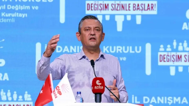CHP Genel Başkanı Özel: "Bu akşam Kılıçdaroğlu ile bir araya gelip tüzükle ilgili önerilerini alacağım"
