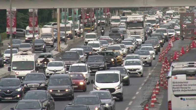İstanbul’da eğitim-öğretim döneminin başlamasıyla birlikte trafikte yoğunluk oluştu