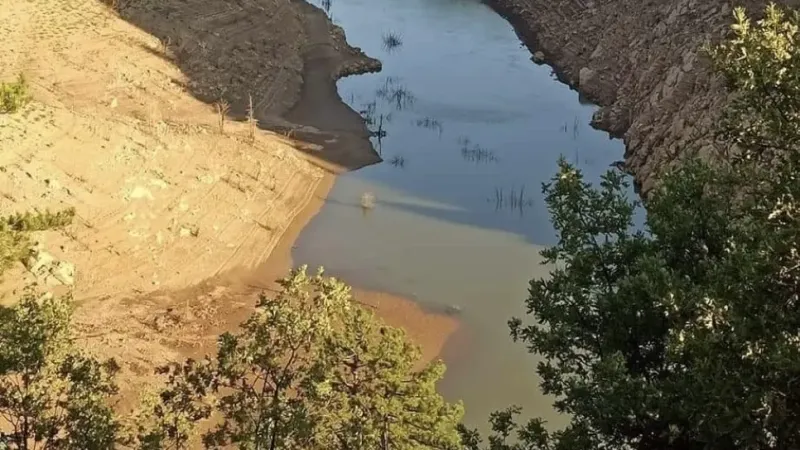 Konya’da Beyşehir gölünü besleyen Derebucak barajı da kurudu