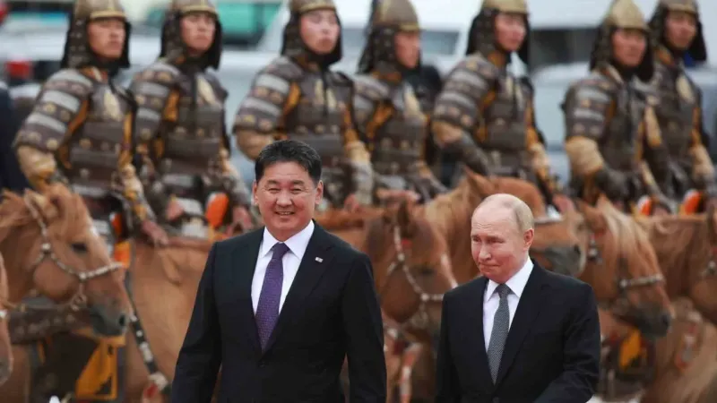 Putin, Moğolistan’da resmi törenle karşılandı