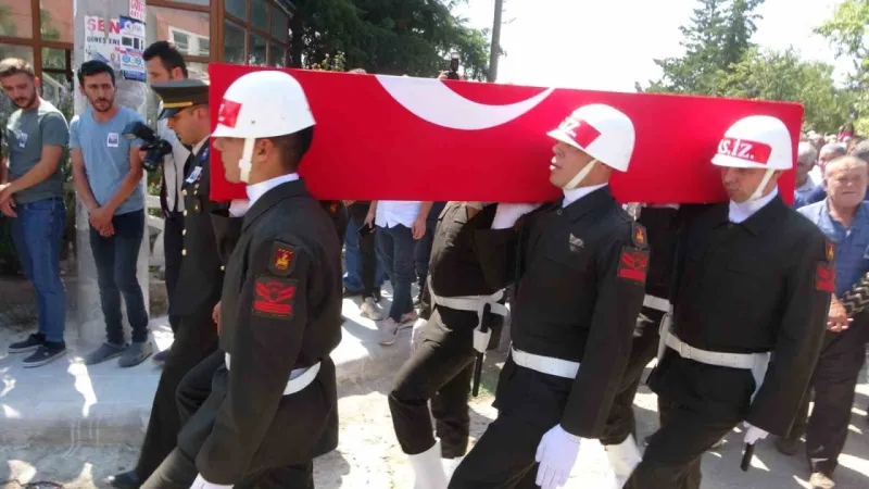 Şehit Piyade Binbaşı Isparta’da son yolculuğuna uğurlandı Şehit Piyade Binbaşı Isparta’da son yolculuğuna uğurlandı