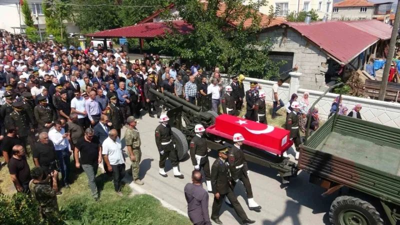 Şehit Piyade Binbaşı Isparta’da son yolculuğuna uğurlandı Şehit Piyade Binbaşı Isparta’da son yolculuğuna uğurlandı