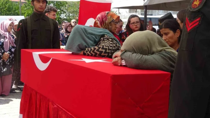 Şehit Piyade Binbaşı Isparta’da son yolculuğuna uğurlandı Şehit Piyade Binbaşı Isparta’da son yolculuğuna uğurlandı