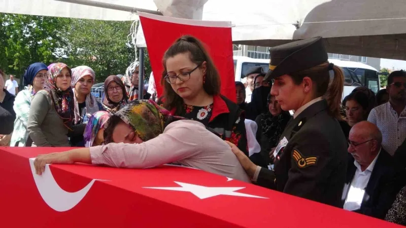 Şehit Piyade Binbaşı Isparta’da son yolculuğuna uğurlandı Şehit Piyade Binbaşı Isparta’da son yolculuğuna uğurlandı