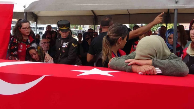 Şehit Piyade Binbaşı Isparta’da son yolculuğuna uğurlandı Şehit Piyade Binbaşı Isparta’da son yolculuğuna uğurlandı