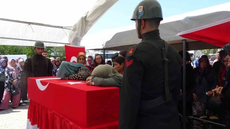 Şehit Piyade Binbaşı Isparta’da son yolculuğuna uğurlandı Şehit Piyade Binbaşı Isparta’da son yolculuğuna uğurlandı