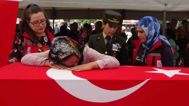 Şehit Piyade Binbaşı Isparta’da son yolculuğuna uğurlandı Şehit Piyade Binbaşı Isparta’da son yolculuğuna uğurlandı