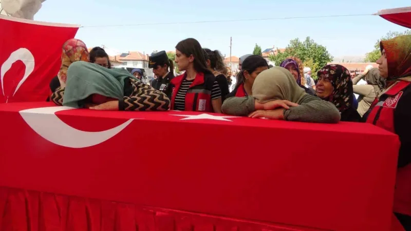 Şehit Piyade Binbaşı Isparta’da son yolculuğuna uğurlandı Şehit Piyade Binbaşı Isparta’da son yolculuğuna uğurlandı