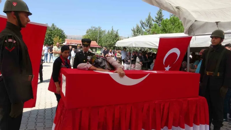 Şehit Piyade Binbaşı Isparta’da son yolculuğuna uğurlandı Şehit Piyade Binbaşı Isparta’da son yolculuğuna uğurlandı