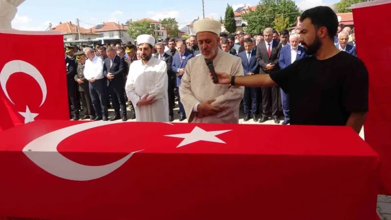 Şehit Piyade Binbaşı Isparta’da son yolculuğuna uğurlandı Şehit Piyade Binbaşı Isparta’da son yolculuğuna uğurlandı