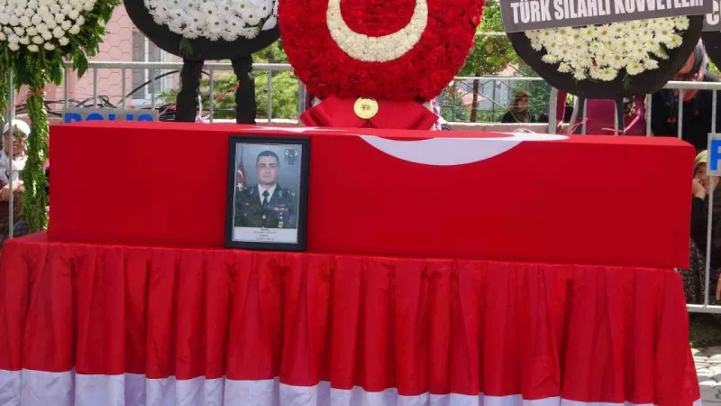 Şehit Piyade Binbaşı Isparta’da son yolculuğuna uğurlandı Şehit Piyade Binbaşı Isparta’da son yolculuğuna uğurlandı