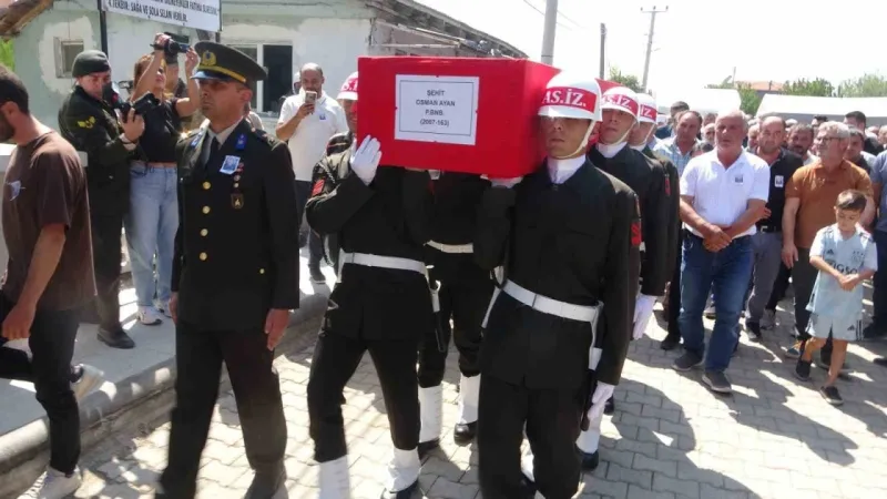 Şehit Piyade Binbaşı Isparta’da son yolculuğuna uğurlandı Şehit Piyade Binbaşı Isparta’da son yolculuğuna uğurlandı