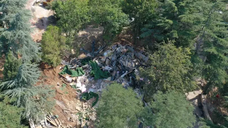 Üsküdar’ın Vaniköy semtindeki kaçak villanın yıkımı tamamlandı