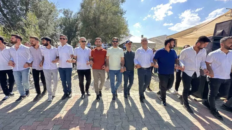 Aşiret festivaline 20 bin kişi katıldı, 300 koyun kesildi