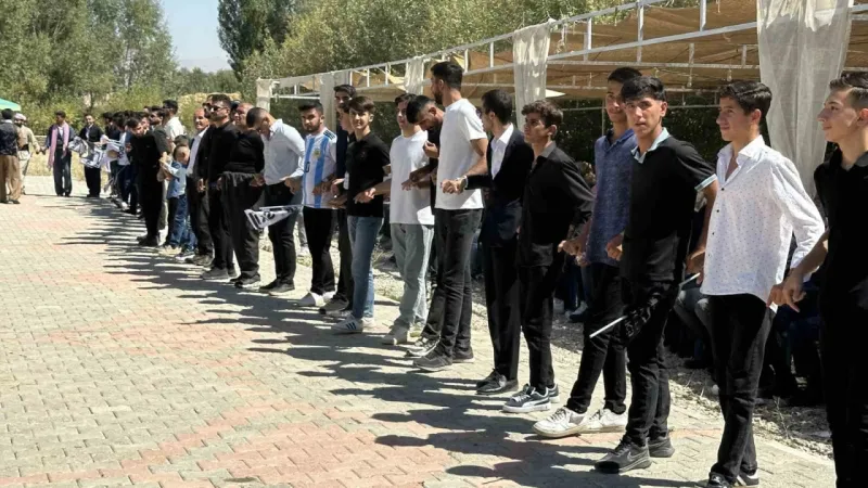 Aşiret festivaline 20 bin kişi katıldı, 300 koyun kesildi