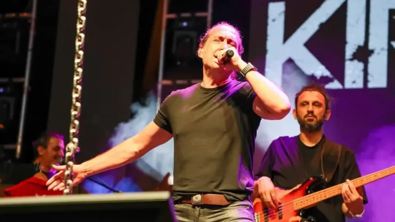 Ünlü şarkıcı Kıraç, konserine giderken kayboldu Ünlü şarkıcı Kıraç, konserine giderken kayboldu