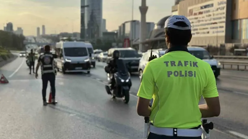 Okullar açıldı, İstanbul’da denetimler sıklaştırıldı Okullar açıldı, İstanbul’da denetimler sıklaştırıldı