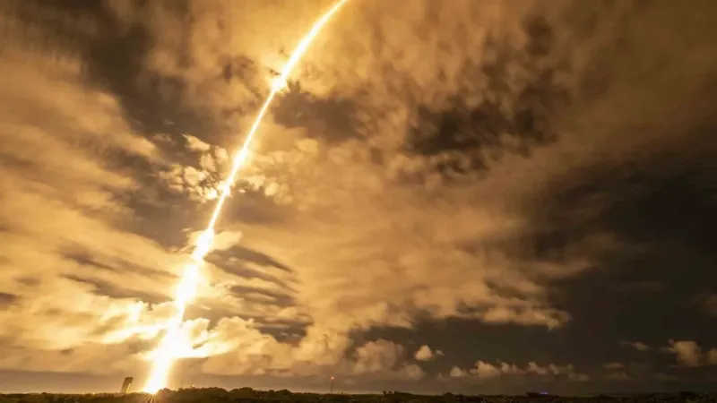 İlk özel uzay yürüyüşünü gerçekleştirecek ekip SpaceX roketi ile uzaya fırlatıldı