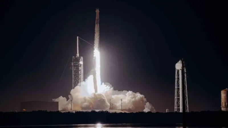 İlk özel uzay yürüyüşünü gerçekleştirecek ekip SpaceX roketi ile uzaya fırlatıldı