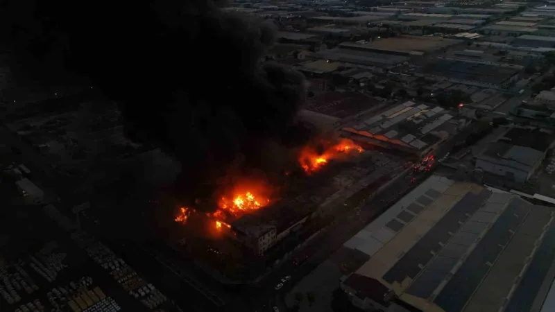 Kayseri’de keçe fabrikasında büyük yangın