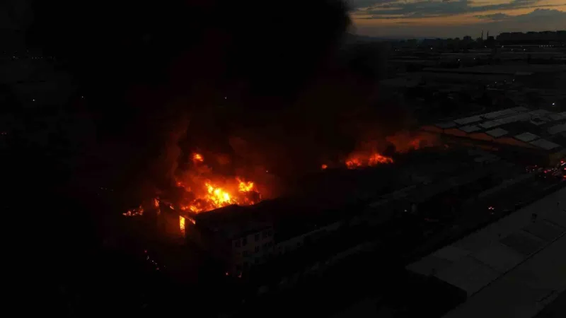 Kayseri’de keçe fabrikasında büyük yangın