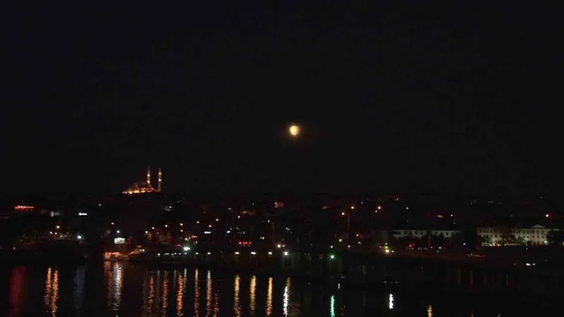 İstanbul’da "Süper Kanlı Ay Tutulması"